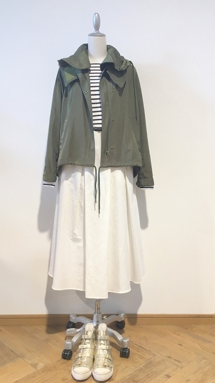 マウンテンパーカー全身0209.jpg