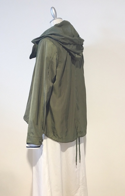 マウンテンパーカー後ろ0209.jpg